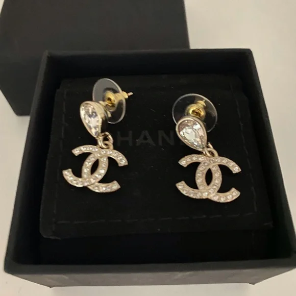 Chanel Gold and Crystal tear drop small Earrings - Picture 1 of 5